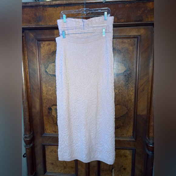 NWT Reformation- Rose Cashmere Linen Set in Color Serenade. Size L - Picture 6 of 13